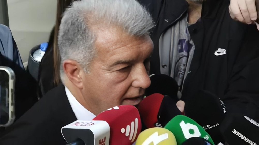 احتجاجات تضرب ببرشلونة.. كيف تحول اتفاق رعاية «أوبر» إلى أزمة تحاصر كامب نو قبل ليلة الأبطال؟