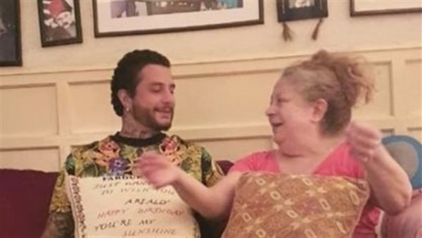 بكلمات مؤلمة.. أحمد الفيشاوي يودّع والدته سمية الألفي