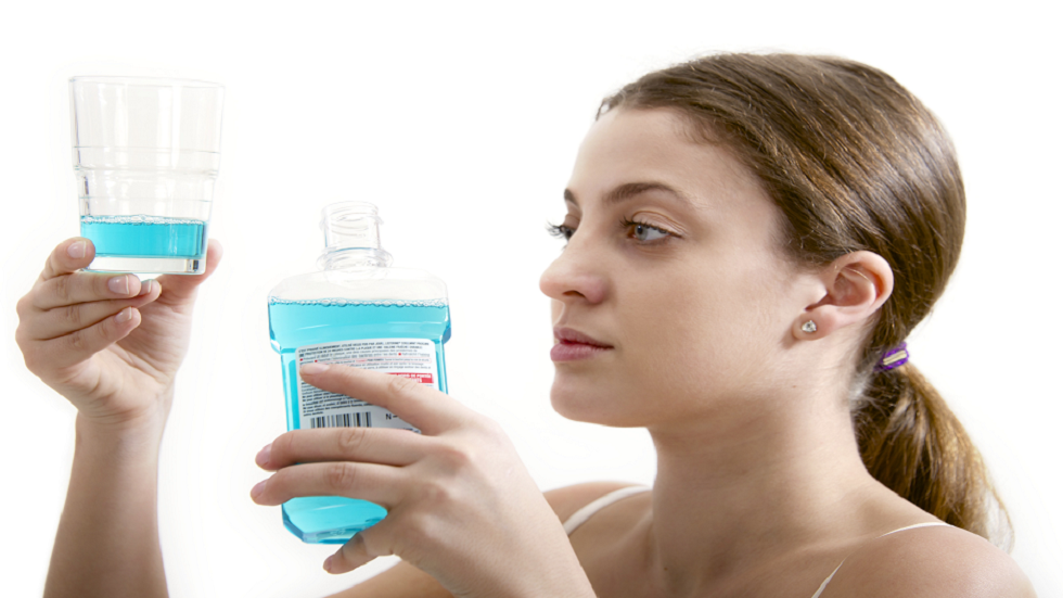 دراسات تحذّر: الإفراط في استخدام غسول الفم قد يرفع ضغط الدم