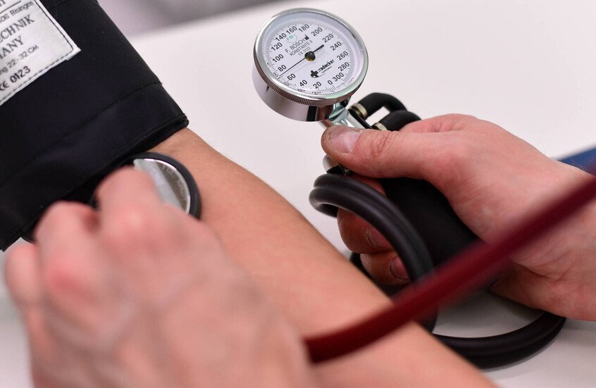 مكملات غذائية قد ترفع ضغط الدم.. احذرها لتجنب مضاعفات خطيرة