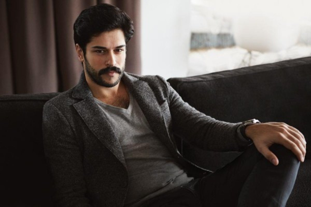 بوراك أوزجيفيت يتصدّر تصويتاً جماهيرياً في روسيا.. وجدَلٌ في تركيا حول أجر مشاركته