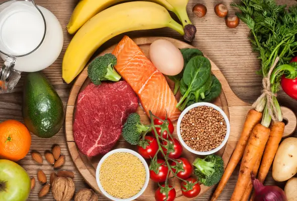 النظام الغذائي وصحة الدماغ.. أطعمة تدعم الذاكرة وتقلل خطر ألزهايمر