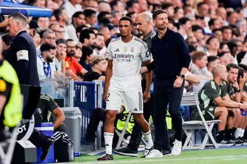 ضربة موجعة لريال مدريد.. تشخيص إصابة أرنولد يؤكد غيابه لأكثر من شهرين