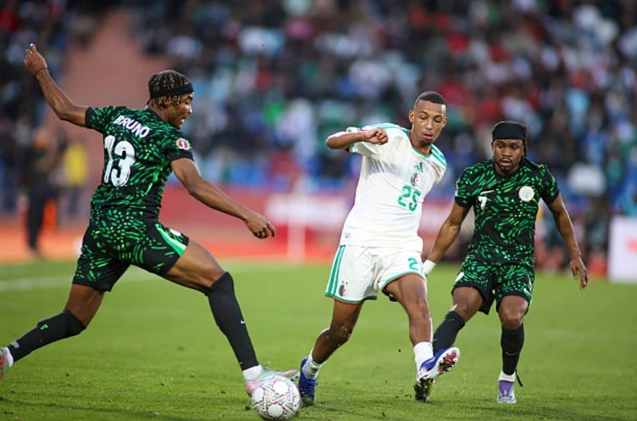 نيجيريا تطيح بالجزائر وتضرب موعدًا ناريًا مع المغرب في نصف نهائي أمم أفريقيا 2025