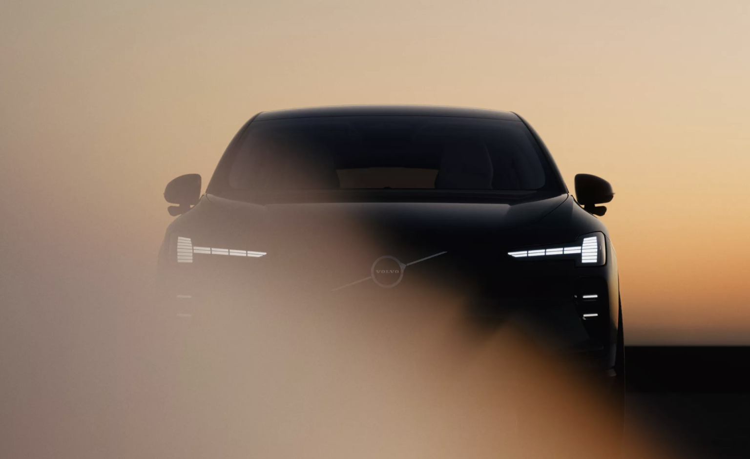 فولفو تكسر قواعد المنافسة بسيارة كهربائية جديدة تهدد عرش مرسيدس وتغير معادلة السوق