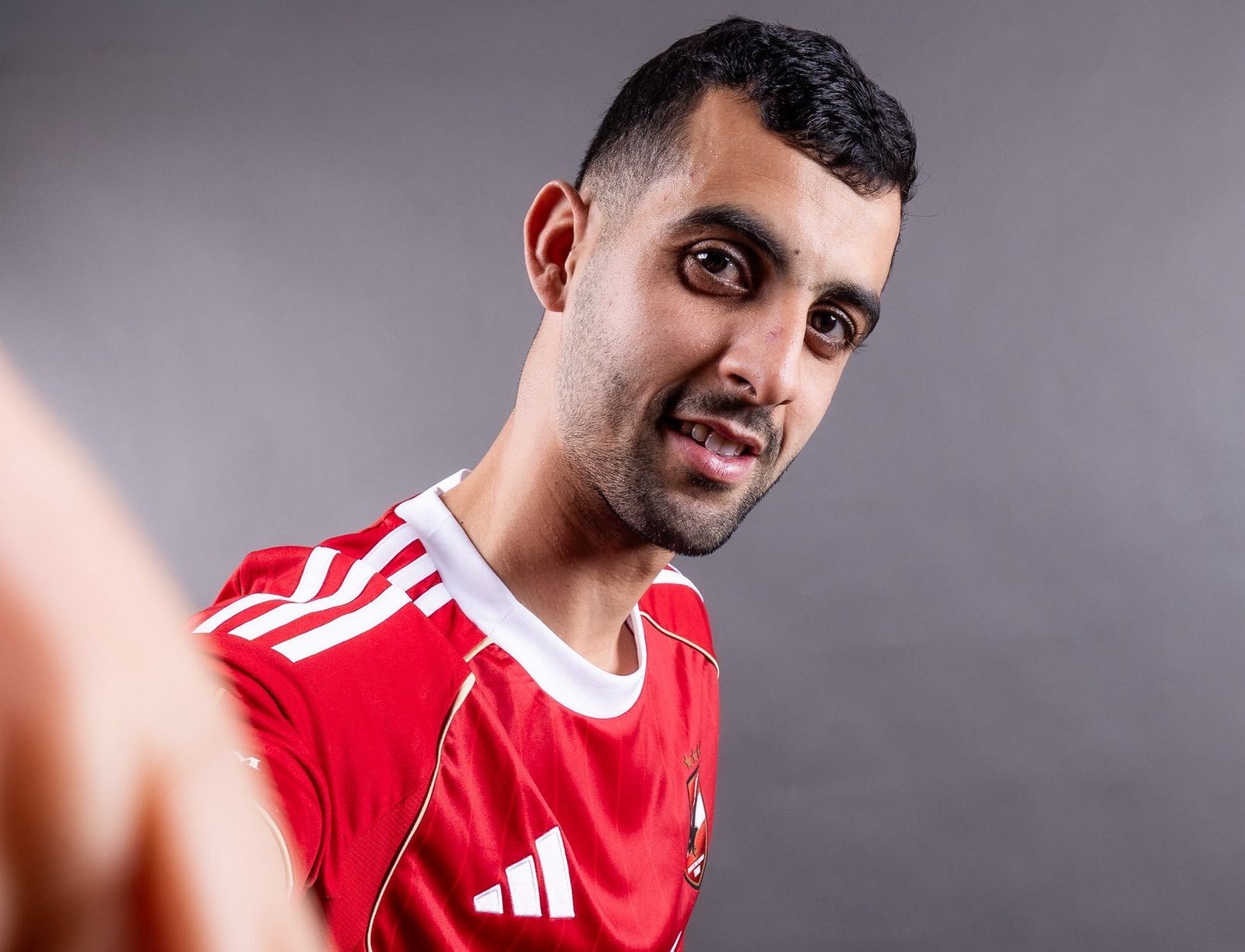 الأهلي يختطف جوهرة الرجاء يوسف بلعمري ويحصن جبهته اليسرى بصفقة مدوية