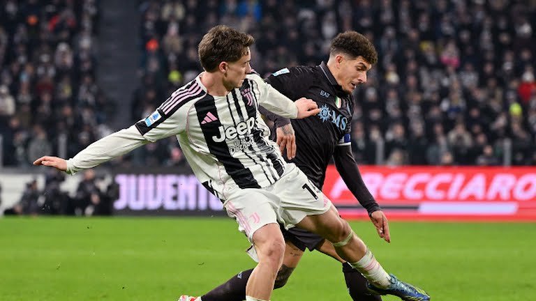 يوفنتوس يسحق نابولي بثلاثية نظيفة ويشعل صراع المربع الذهبي في الدوري الإيطالي