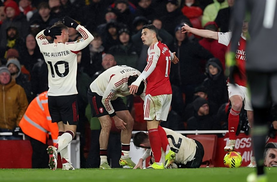 ليفربول يعلن عن جراحة عاجلة لكونور برادلي بعد إصابة خطيرة في الركبة تنهي موسمه مع الريدز