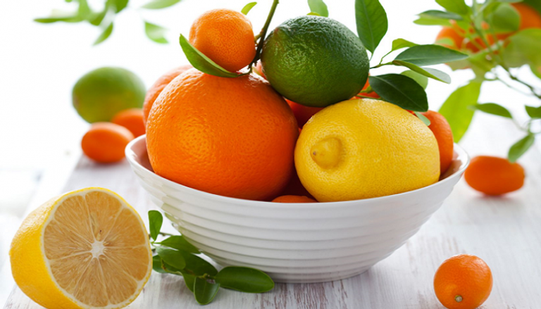 الحمضيات.. فاكهة يومية بطعم منعش وفوائد صحية متعددة