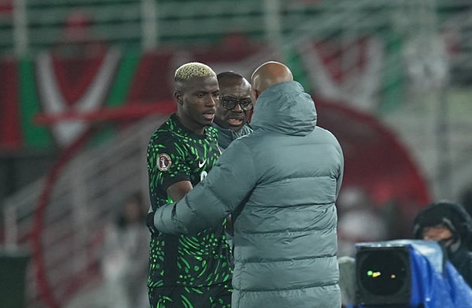 معسكر نيجيريا يشتعل قبل مواجهة الجزائر في ربع نهائي أمم أفريقيا… أزمات مالية وخلافات بين النجوم تهدد حلم اللقب