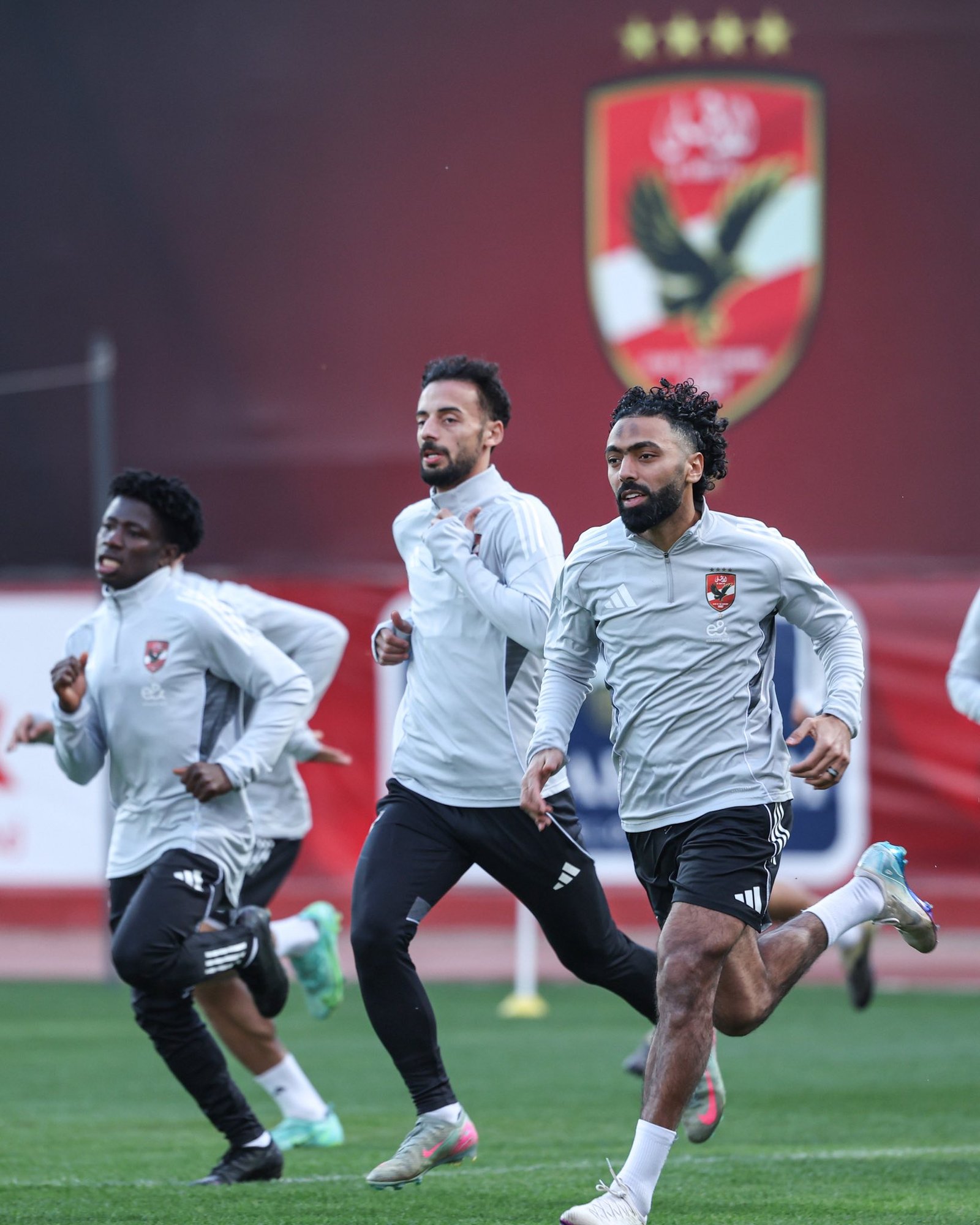 رسميا حمزة عبد الكريم من الأهلي إلى برشلونة ووليد صلاح الدين يكشف تفاصيل الصفقة ومستقبل عقود النجوم