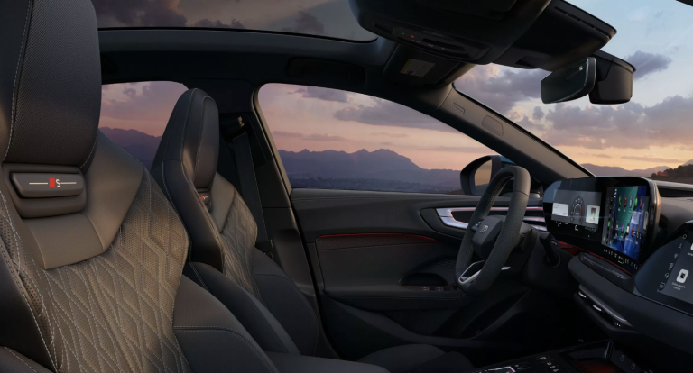 أودي تعزز تنافسيتها العالمية بتحديثات ذكية لطرازي A5 وQ5 لعام 2026