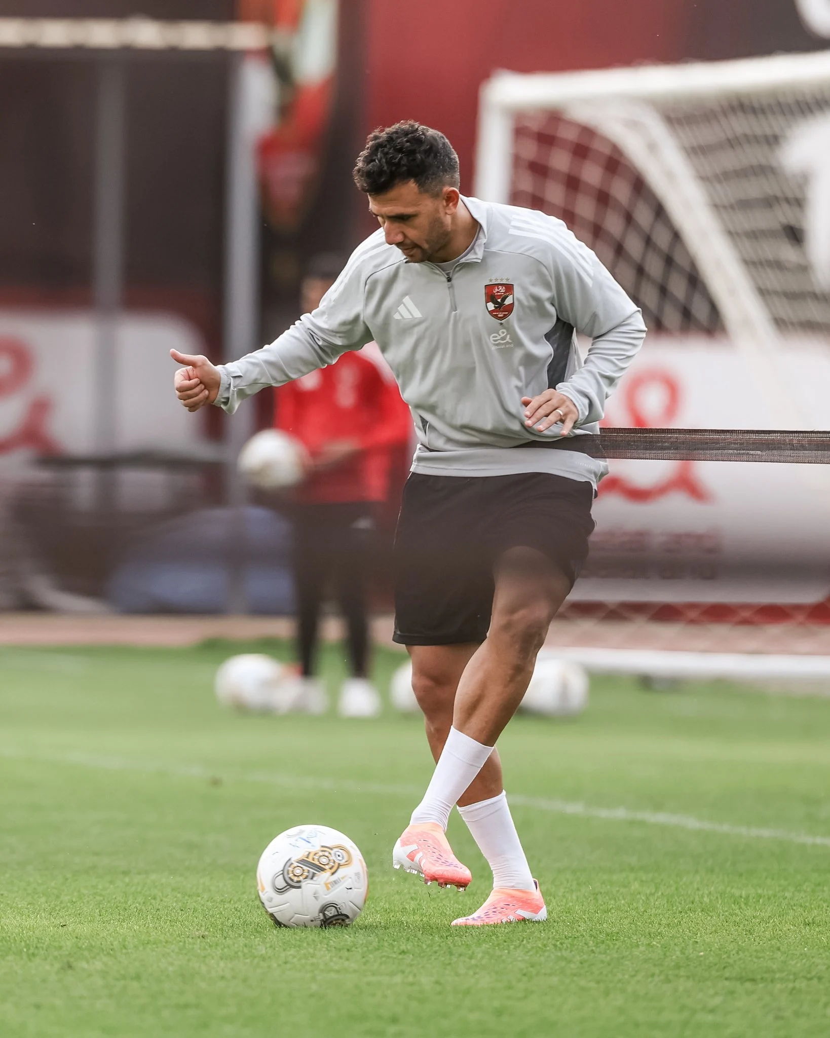 القوة الضاربة تكتمل في التتش| عودة بن شرقي والكتيبة الدولية تشعل استعدادات الأهلي لصدام يانج أفريكانز