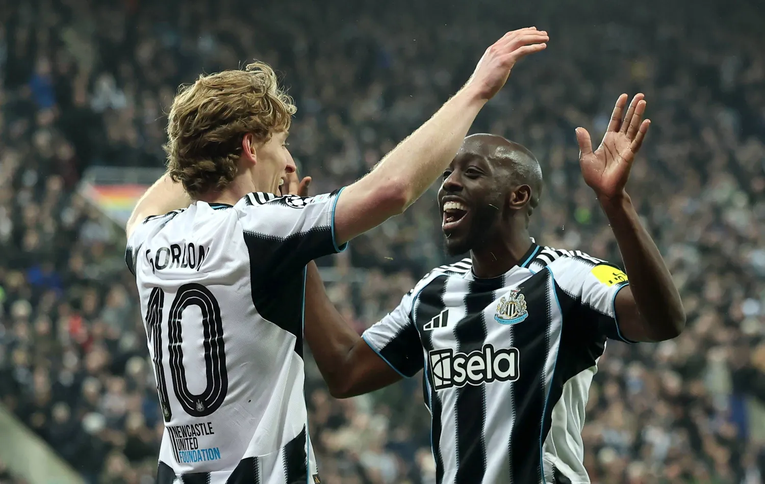 دوري أبطال أوروبا| عمالقة أوروبا يحجزون مقاعد الثمن النهائي وصلاح يقهر مارسيليا في ليلة العودة