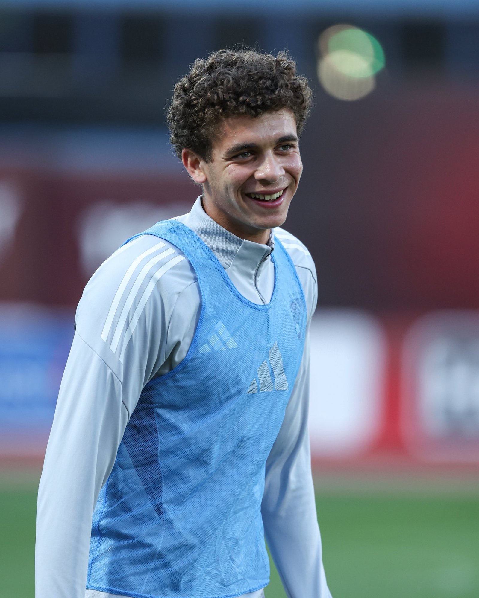 رسميا حمزة عبد الكريم من الأهلي إلى برشلونة ووليد صلاح الدين يكشف تفاصيل الصفقة ومستقبل عقود النجوم