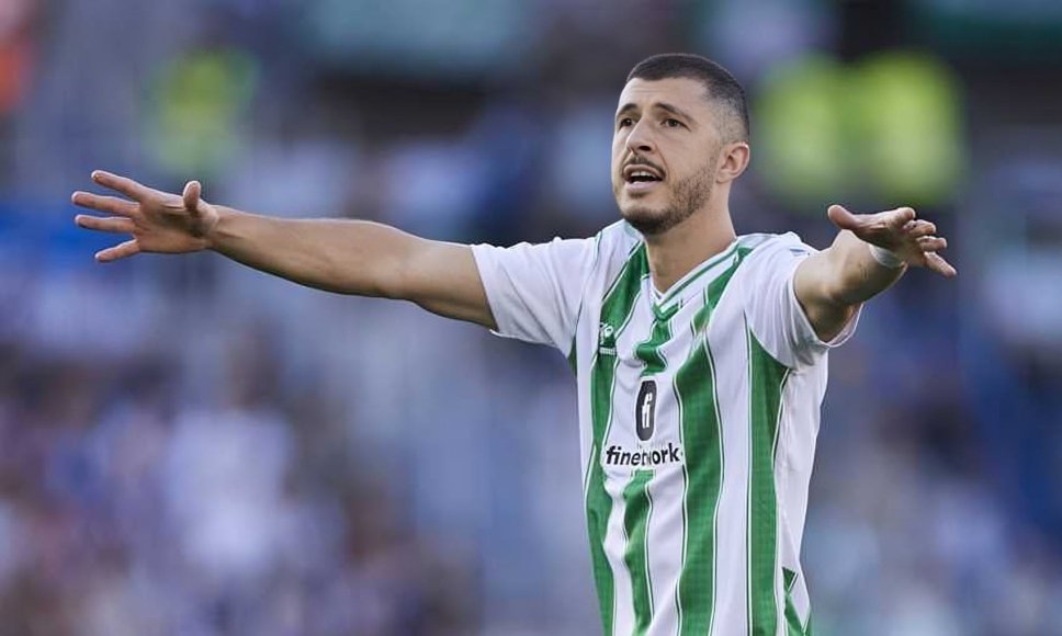 سوق الانتقالات يشتعل مبكرًا.. صفقات محسومة وخلافات فنية ورسائل حاسمة من كبار أوروبا