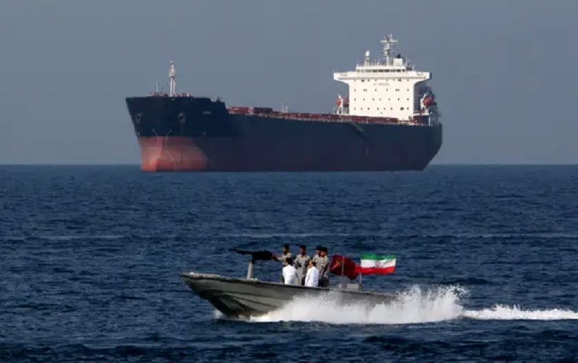 الخارجية المصرية تتحرك عاجلًا لضمان سلامة بحارة مصريين محتجزين على سفينة في إيران