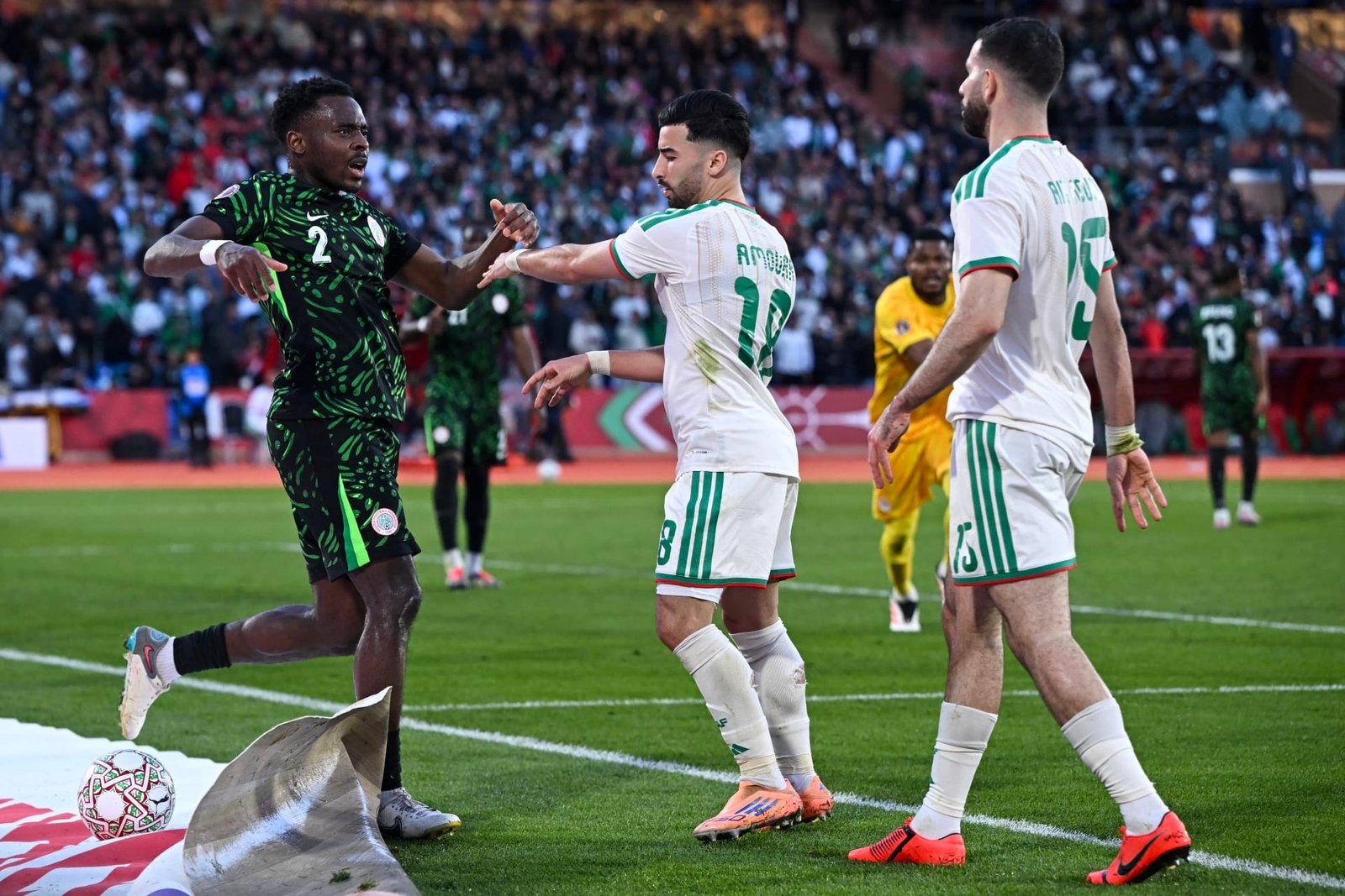 زلزال عقوبات يضرب الجزائر| كاف يفرض غرامات باهظة ويوقف لوكا زيدان بعد موقعة نيجيريا