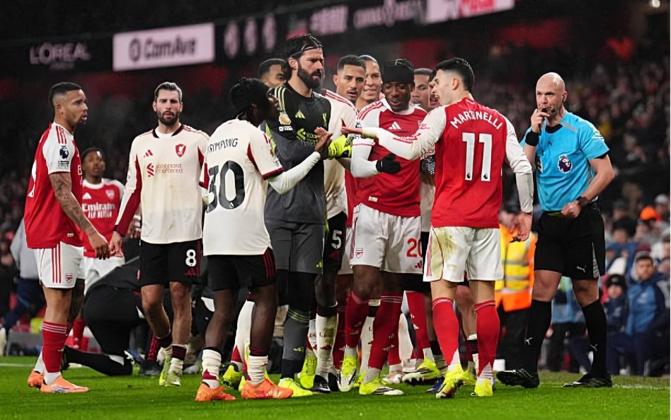 ليفربول يعلن عن جراحة عاجلة لكونور برادلي بعد إصابة خطيرة في الركبة تنهي موسمه مع الريدز