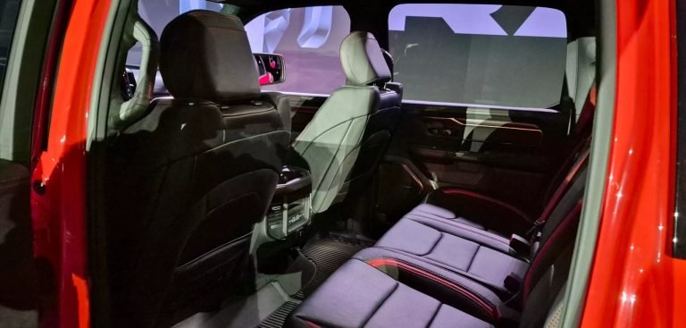 رام 1500 SRT TRX 2027 ترفع سقف التحدي.. 777 حصانًا تعيد رسم حدود الشاحنات الرياضية