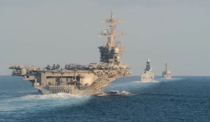 حاملة الطائرات الأميركية إبراهام لينكولن