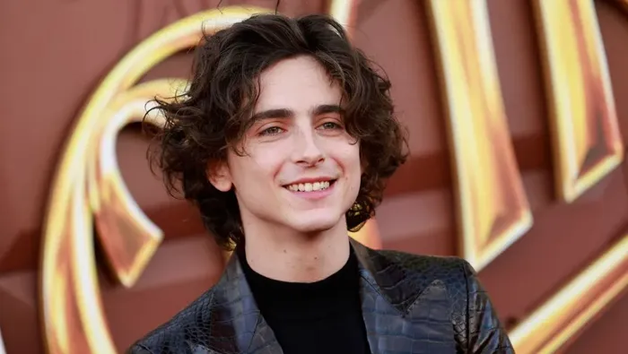 تيموثي شالاميه يتخلى عن الوسامة الهوليوودية في “مارتي سوبريم”