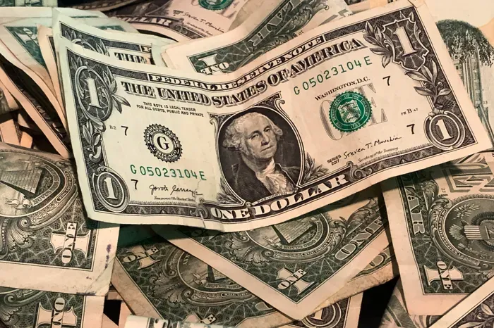 الدولار يبدأ 2026 بضعف ملحوظ وسط ترقب بيانات الفائدة والوظائف