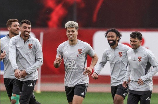 القوة الضاربة تكتمل في التتش| عودة بن شرقي والكتيبة الدولية تشعل استعدادات الأهلي لصدام يانج أفريكانز