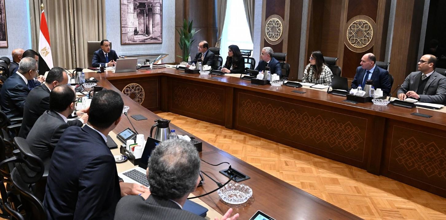 الحكومة المصرية تبحث توطين صناعة السيارات 