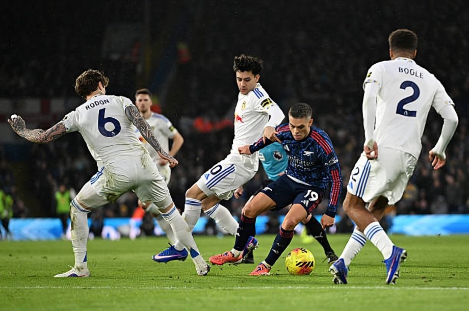 أرسنال يكتسح ليدز يونايتد برباعية نظيفة ويحكم قبضته على صدارة الدوري الإنجليزي الممتاز