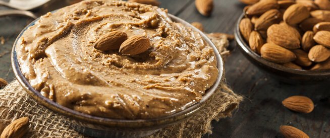 زبدة اللوز.. بديل صحي أم سعرات مخفية؟