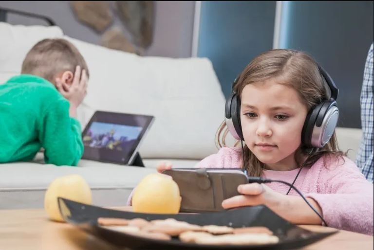 حظر وسائل التواصل على الأطفال والمراهقين