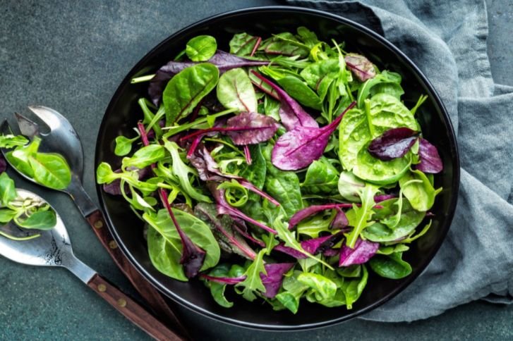 ليست كل السلطات صحية.. إضافات شائعة قد تُفقدها قيمتها الغذائية