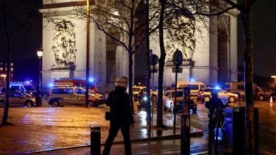 هجوم قرب قوس النصر في باريس