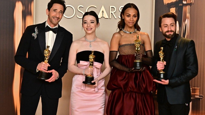 الأوسكار 98 يعيد الفائزين إلى المسرح لتسليم الجوائز