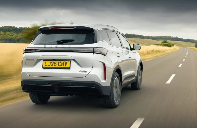 تحول تاريخي في صناعة السيارات البريطانية واحتمالية إنتاج طرازات صينية داخل مصانع جاكوار