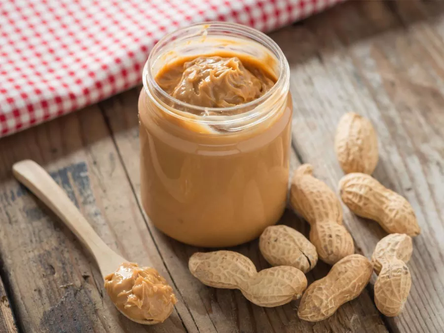 زبدة الفول السوداني: الطاقة المستدامة بدل الدفعة السريعة للسكر