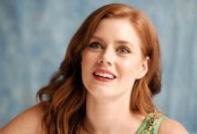 إيمي آدامز تغيب عن عرض «At the Sea» في برلين وتوجه رسالة مؤثرة