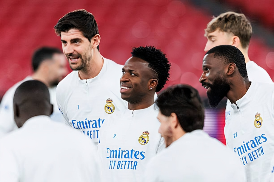 ريال مدريد يحصن نجمه فينيسيوس جونيور بعقد تاريخي حتى عام 2030