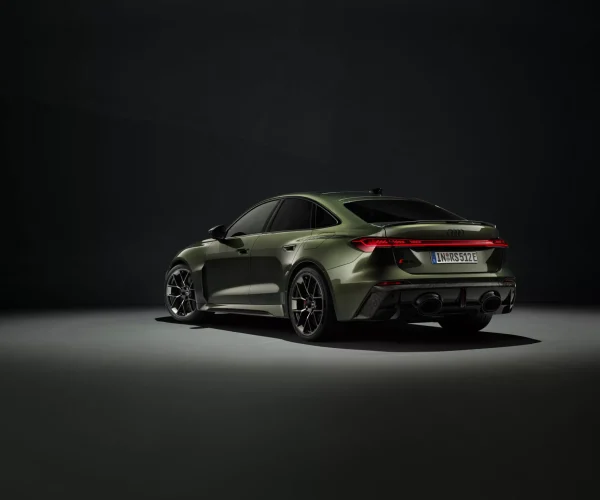 أودي تستعد لإطلاق طراز RS5 الجديد بنظام هجين قابل للشحن