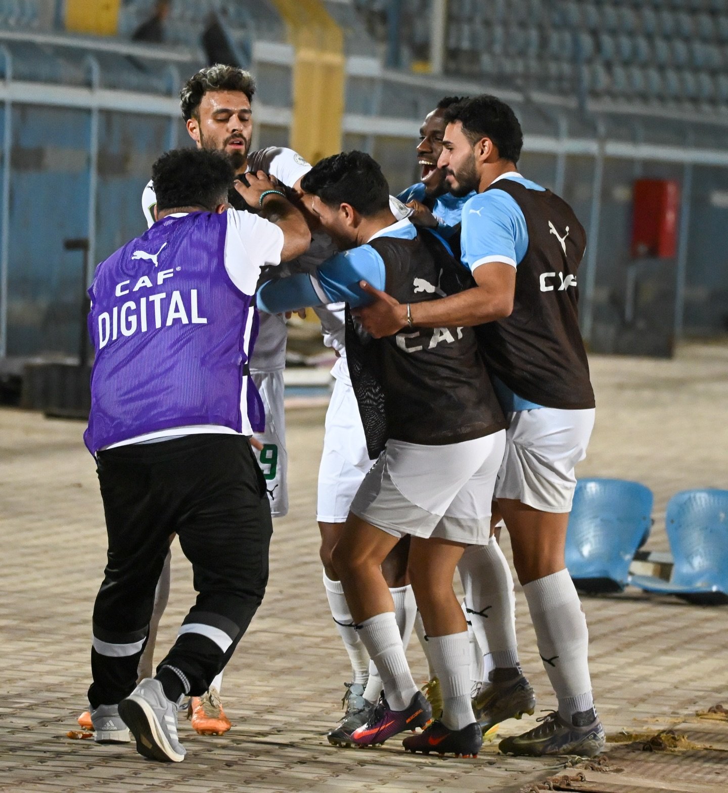 الزمالك والمصري ينتزعان بطاقتي التأهل لربع نهائي الكونفدرالية الأفريقية 