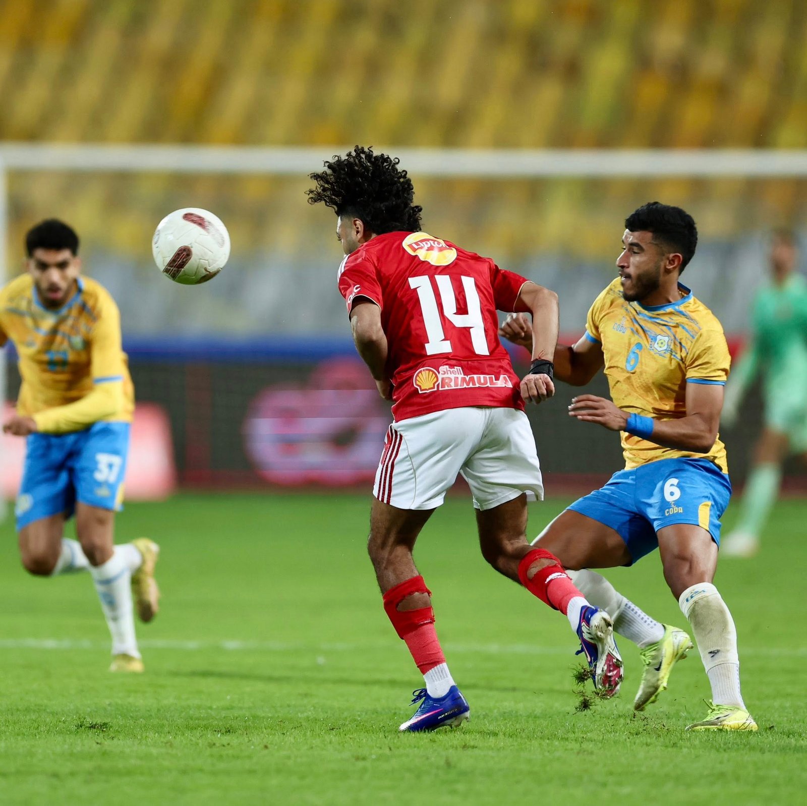 الأهلي يستعيد نغمة الانتصارات بالدوري المصري بفوز ثمين على الإسماعيلي ببرج العرب