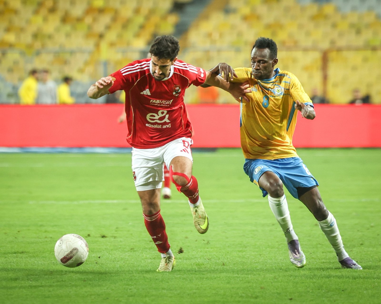 الأهلي يستعيد نغمة الانتصارات بالدوري المصري بفوز ثمين على الإسماعيلي ببرج العرب