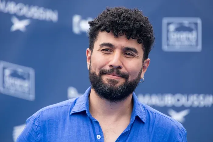 «صحاب الأرض».. حين يترجم أمين بوحافة الألم الفلسطيني إلى لغة بلا حدود