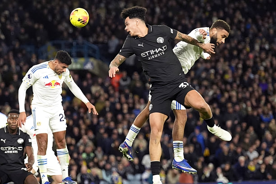 مانشستر سيتي يضيق الخناق على أرسنال بفوز ثمين أمام ليدز يونايتد في البريميرليج