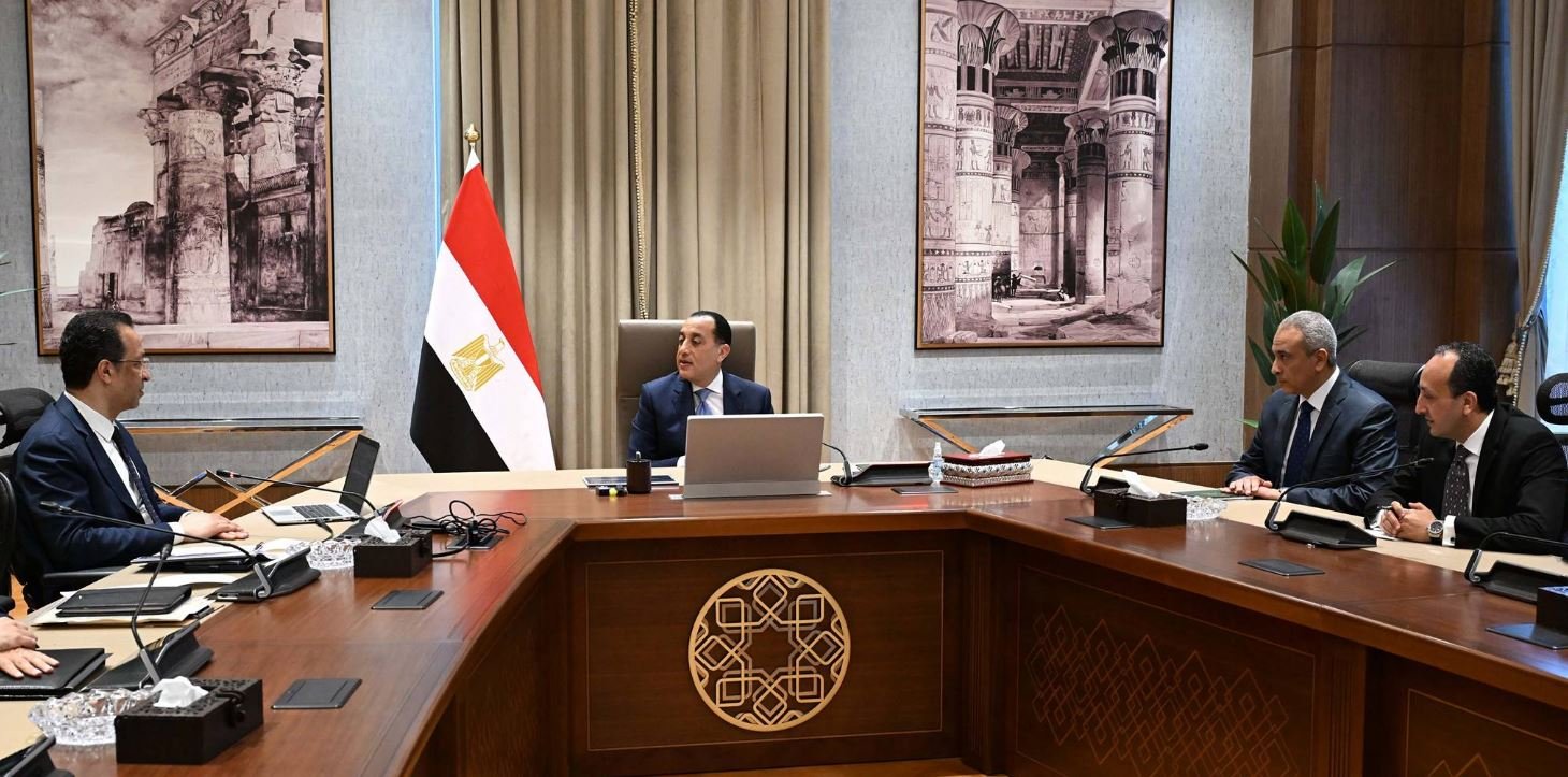 رئيس الوزراء يستعرض محاور عمل وزارة الاتصالات