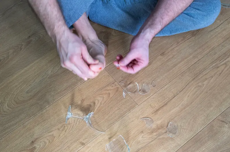 الشوكة تحت الجلد.. إصابة بسيطة قد تتحول إلى مشكلة صحية