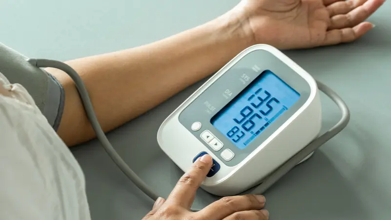 مرضى ضغط الدم والصيام: متى يكون آمناً وكيفية تجنب المخاطر