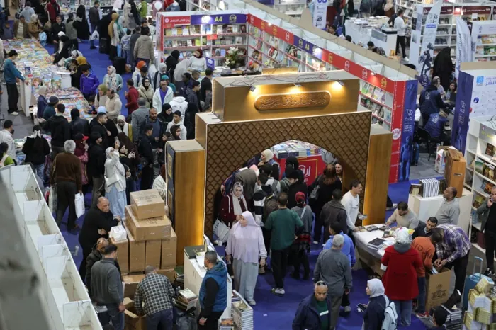 معرض القاهرة الدولي للكتاب يحقق رقمًا قياسيًا جديدًا في عدد الزوار