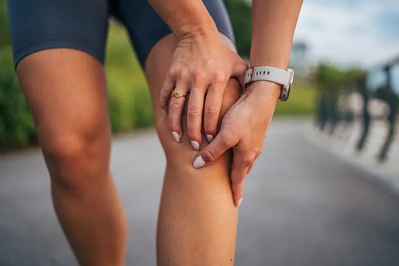 خشونة المفاصل لم تعد حكرًا على كبار السن.. تزايد الإصابات بين الشباب